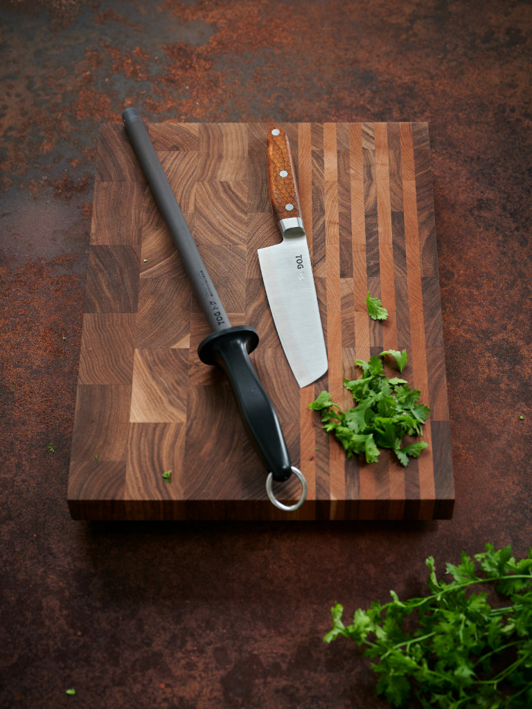 TOG Hare Chopping Board and Mini Bunka Knife
